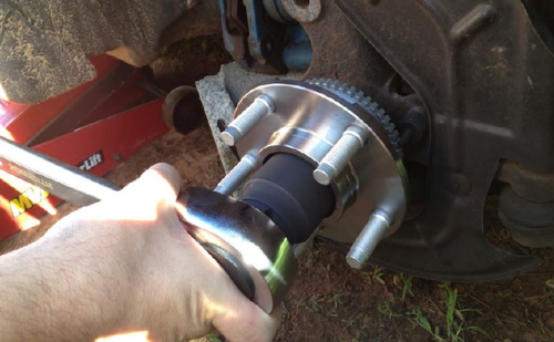 how-to-correctly-torque-your-wheel-bearings-lugnut4x4